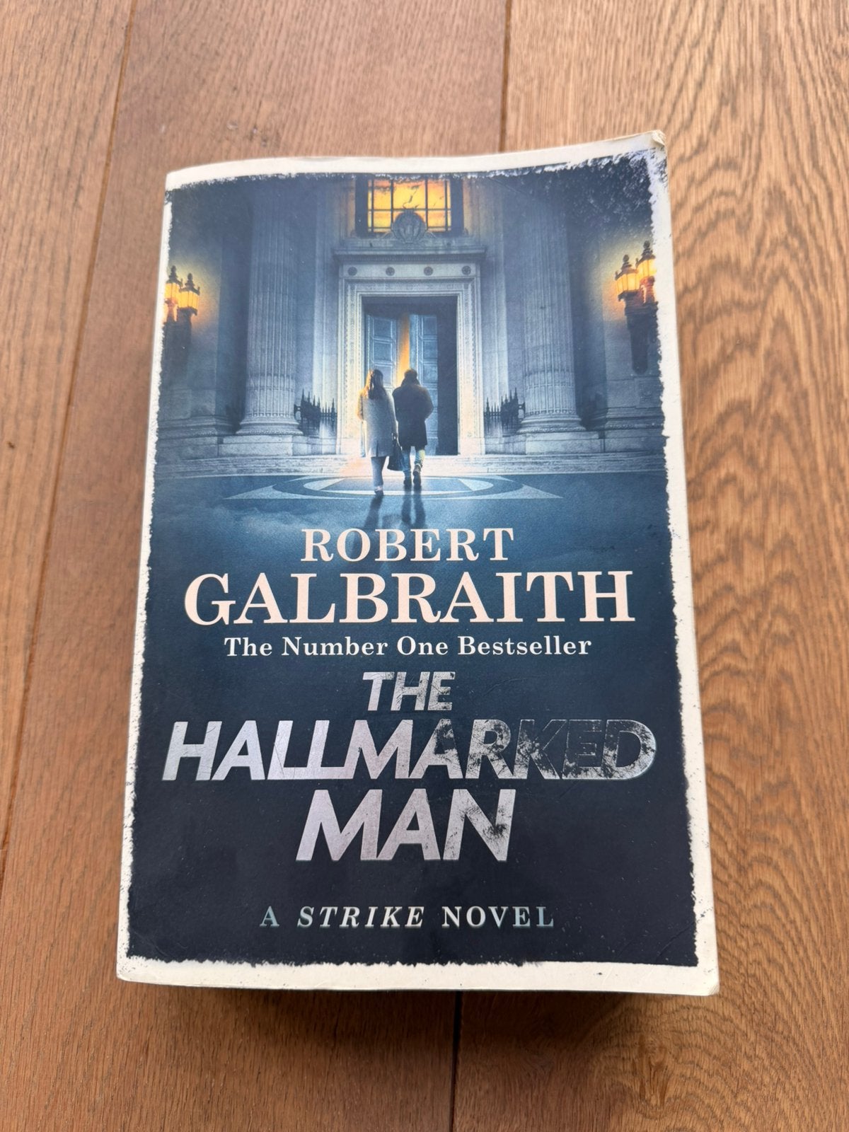 Boek: The Hallmarked Man, Robert Galbraith, Boeken, Ophalen, Gelezen