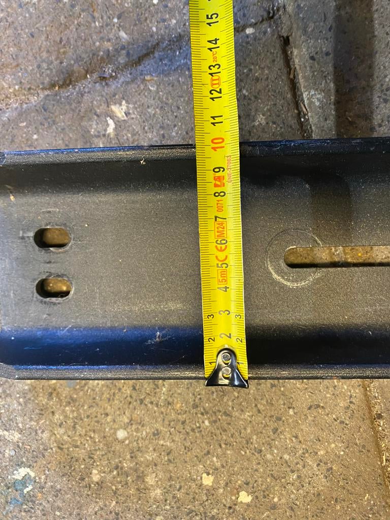 4 zware Zwarte metalen u balken - 119cm lang, 5cm hoog, Doe-het-zelf en Verbouw, Metalen, Ophalen, Gebruikt