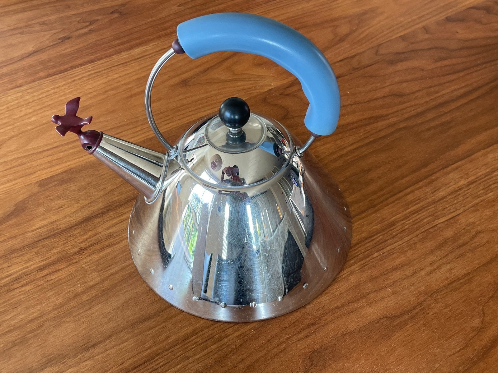 Alessi fluitketel met vogel - designklassieker, Huis en Inrichting, Keuken | Keukenbenodigdheden, Theepot/fluitketel, Gebruikt