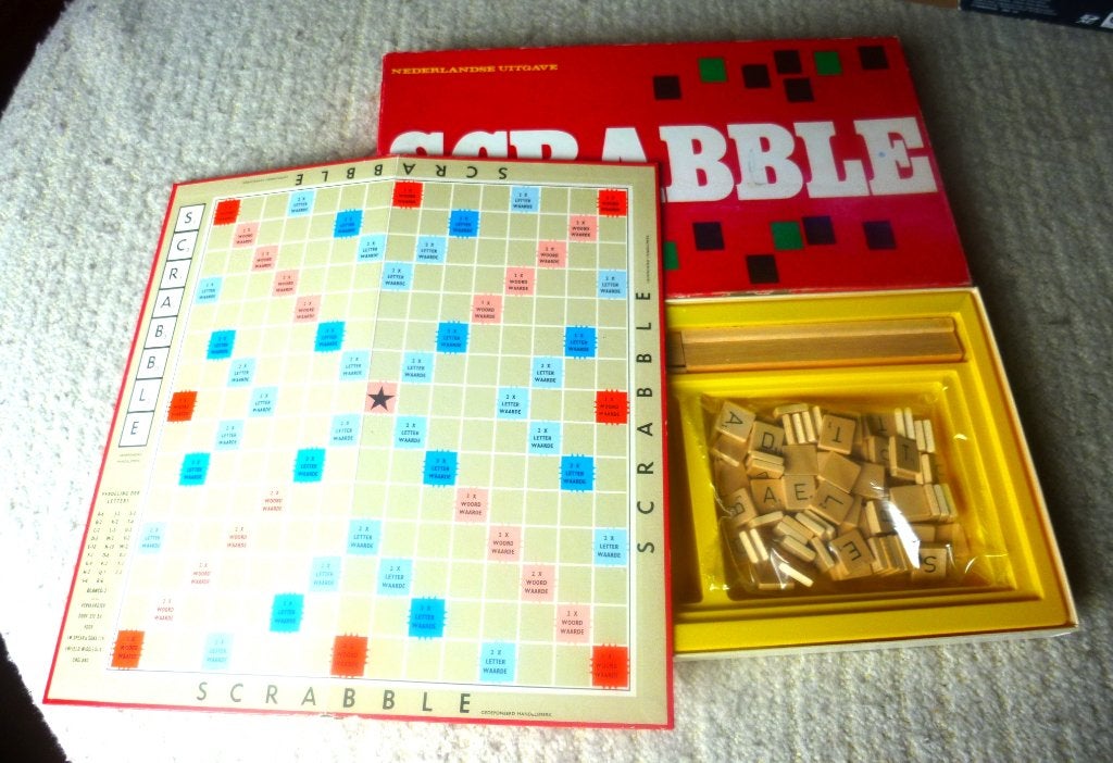 Scrabble met originele houten letters in doos - compleet, Een of twee spelers, Ophalen of Verzenden, Gebruikt