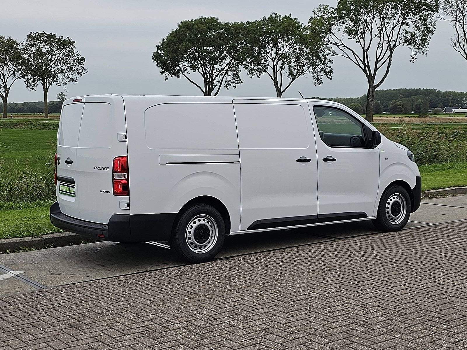 TOYOTA PRO-ACE ELECTRIC snellaad 345km wltp, Auto's, Automaat, 136 pk, Gebruikt, Wit
