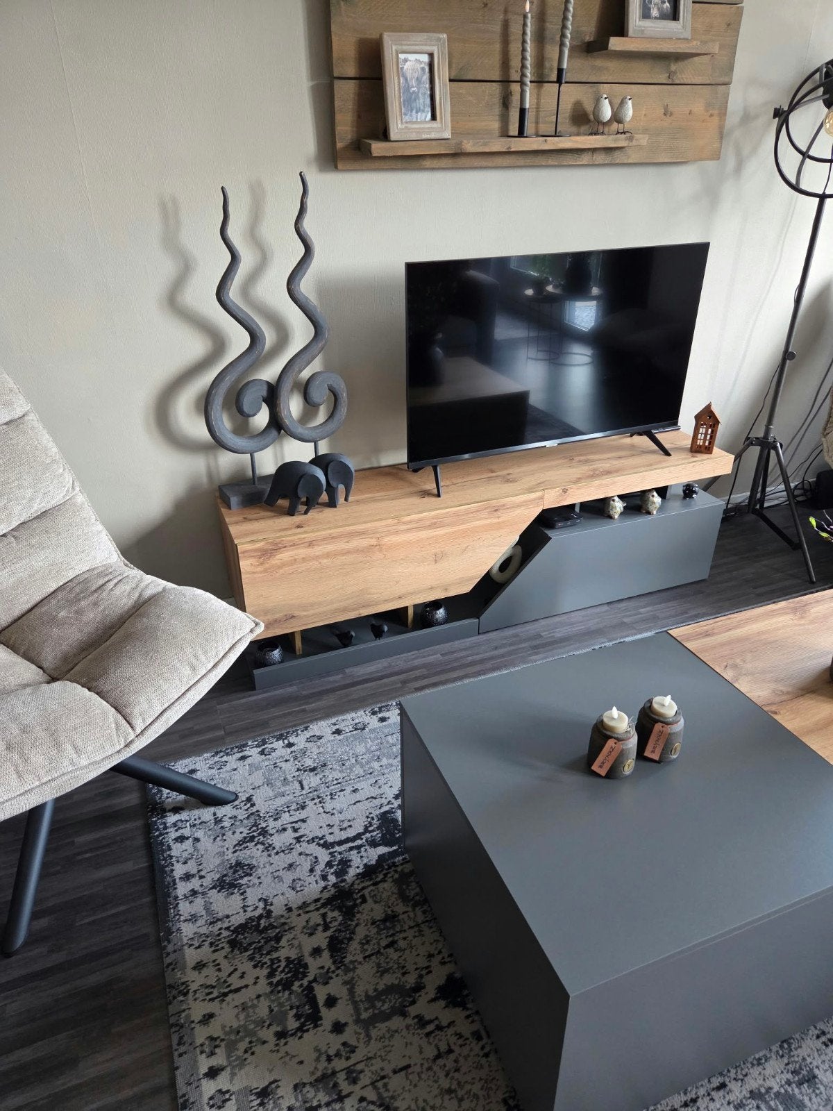 Tv kast en salontafel, Ophalen