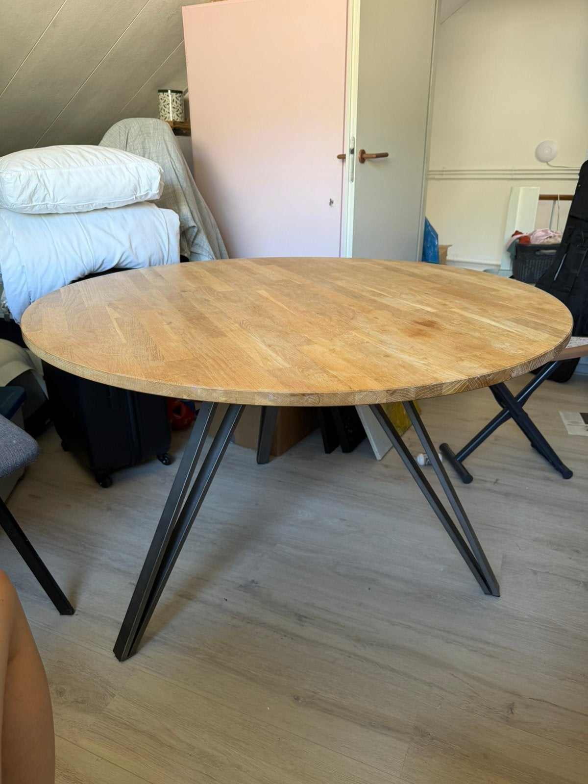 Eiken tafel met metalen poot, Huis en Inrichting, Tafels | Eettafels, Ophalen, Rond, Zo goed als nieuw, Eikenhout