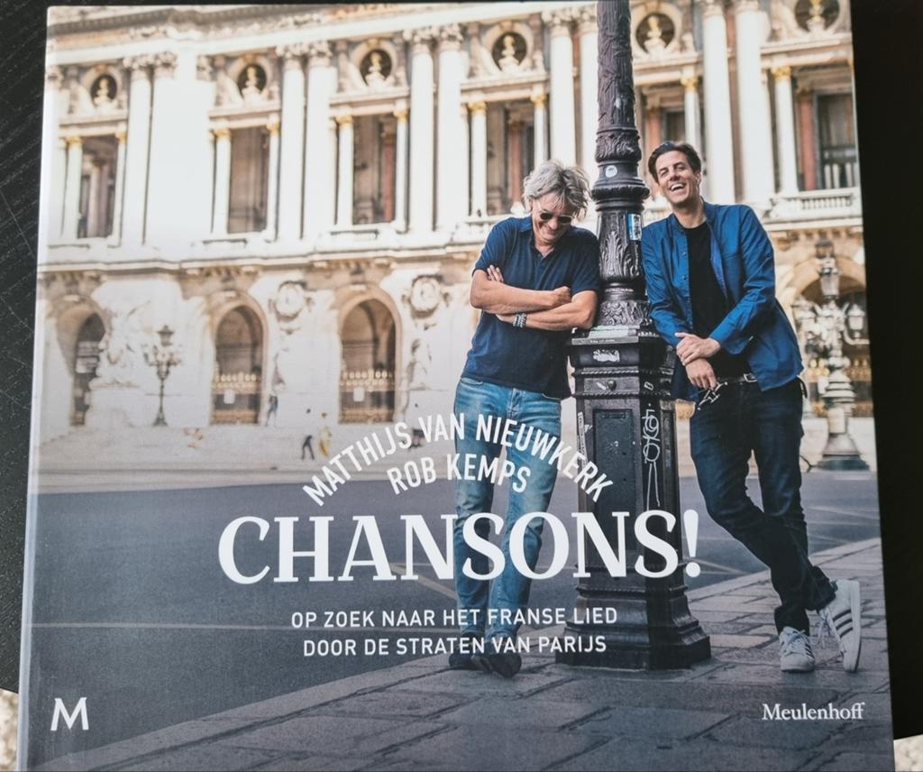 Chansons!, Boeken, Ophalen of Verzenden, Zo goed als nieuw, Artiest
