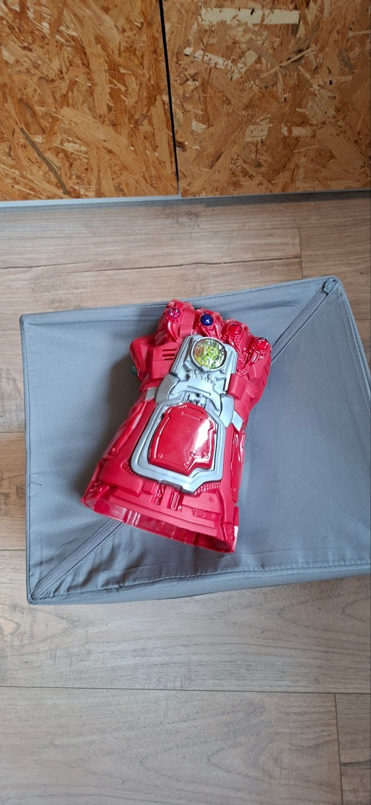 Marvel Avengers Infinity Gauntlet Speelgoed Handschoen, Ophalen of Verzenden, Zo goed als nieuw, Jongen of Meisje