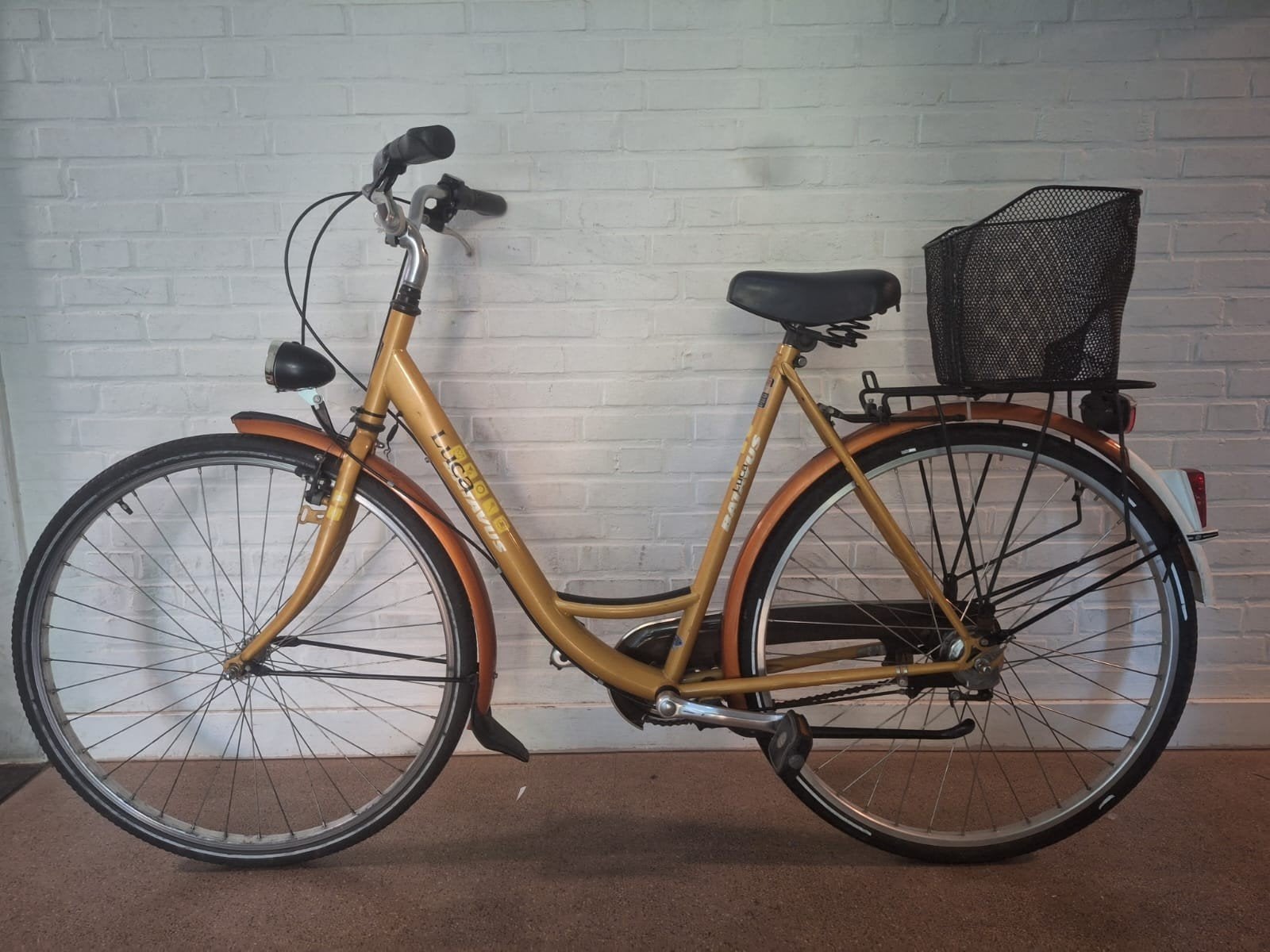 Batavus Damesfiets met Mand - Goudkleurig, Ophalen, Velgrem, Versnellingen, Batavus