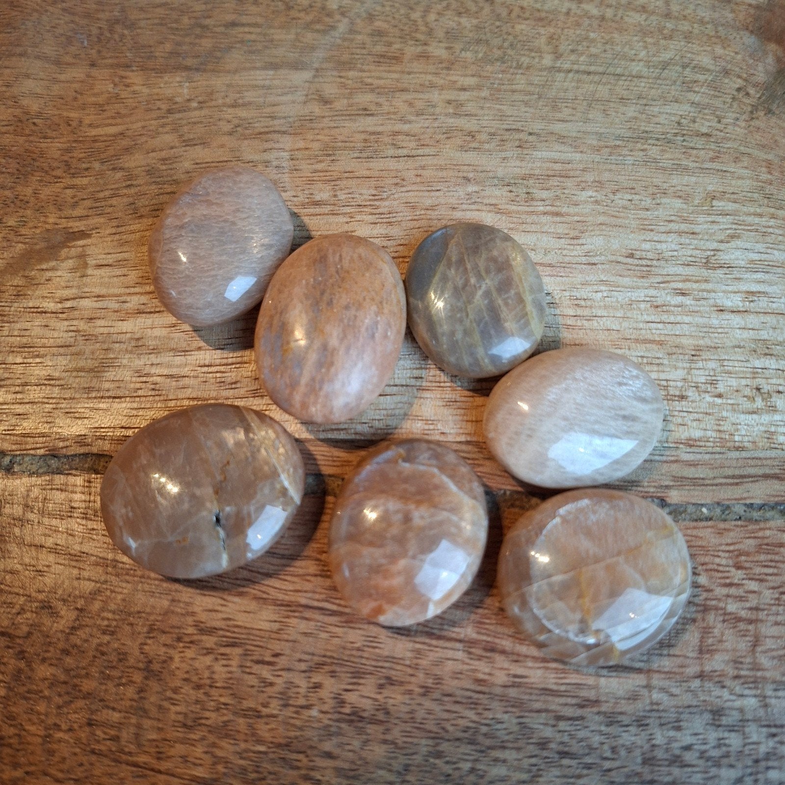 Roze / Perzik maansteen palmsteen met extra glans, Ophalen of Verzenden, Mineraal