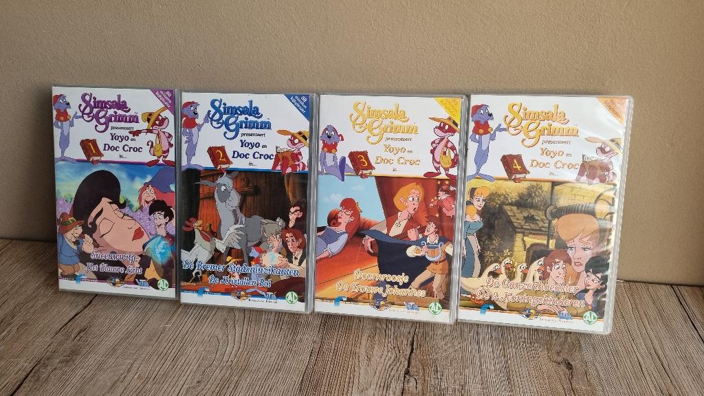 Set van 4 x VHS Cassette Simsala Grimm Sprookjes Nieuw !, Tekenfilm, Verzenden, Alle leeftijden, Nieuw in verpakking