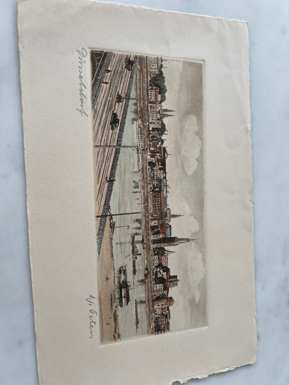 Antieke Ets van Düsseldorf - Stadsgezicht met Rivier, Antiek en Kunst, Handgekleurd, 1800 - 1899, Ets, Stadsgezicht