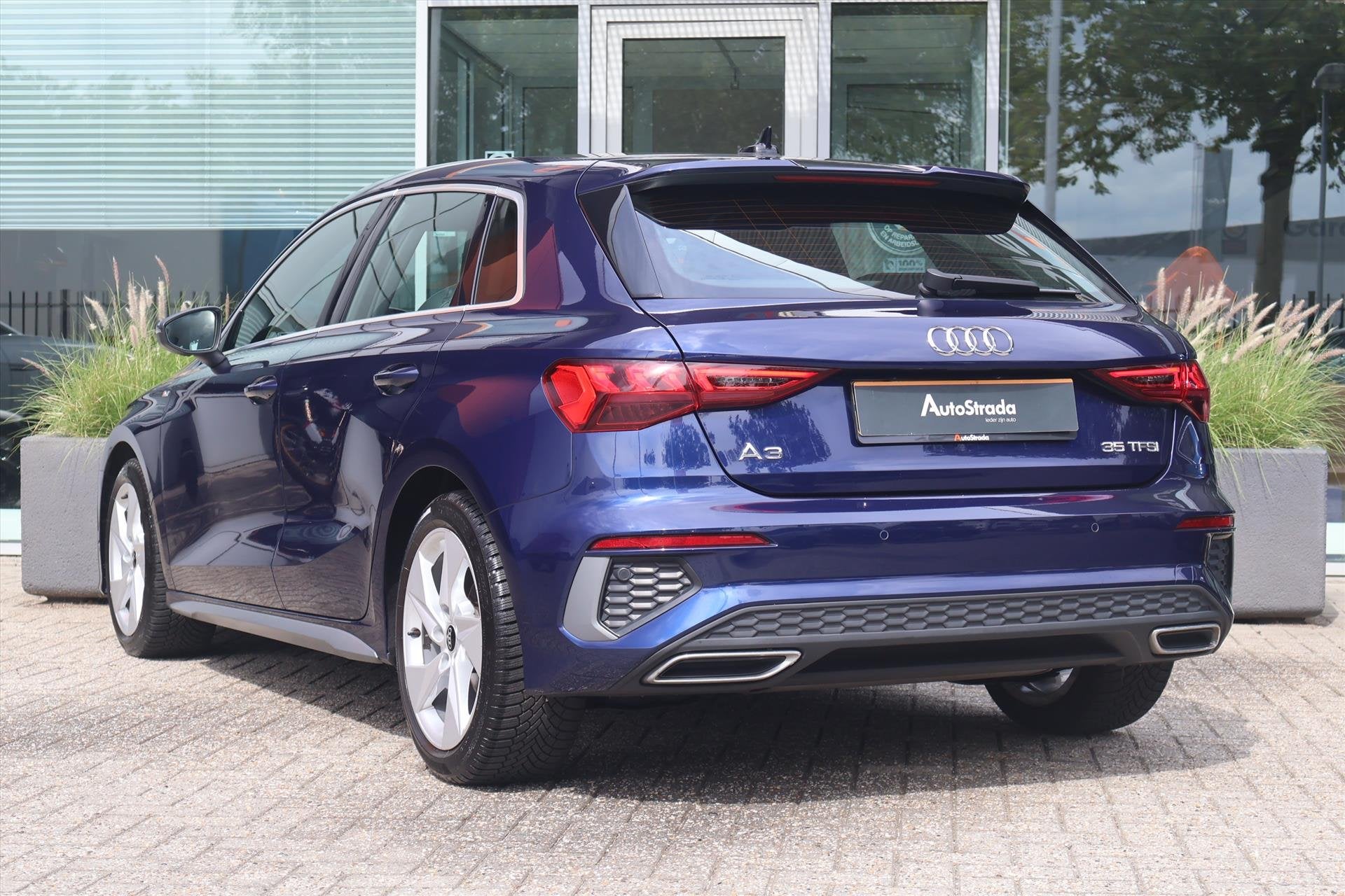 Audi A3 Sportback 35 TFSI S-Line 150pk | RS Stoelen | B&O |, Dealer onderhouden, Blauw, Bedrijf, 690 kg