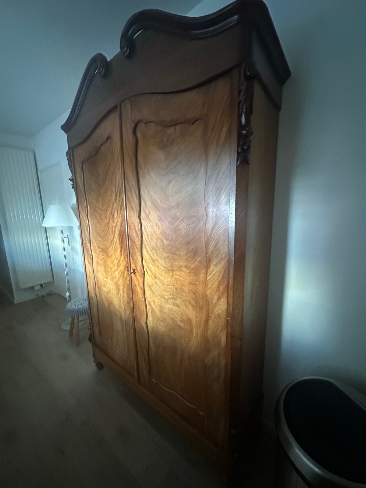 Antieke mahoniehouten kuifkast, Ophalen