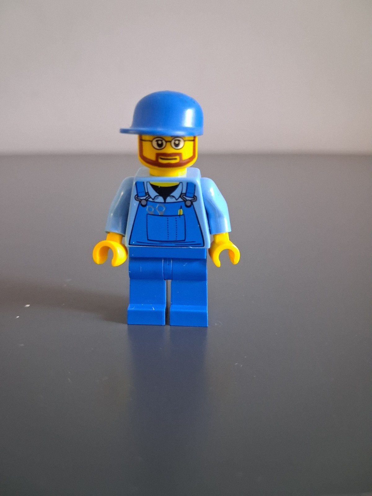 LEGO City minifigure, Overalls w/Tools in Pocket Cap Bear