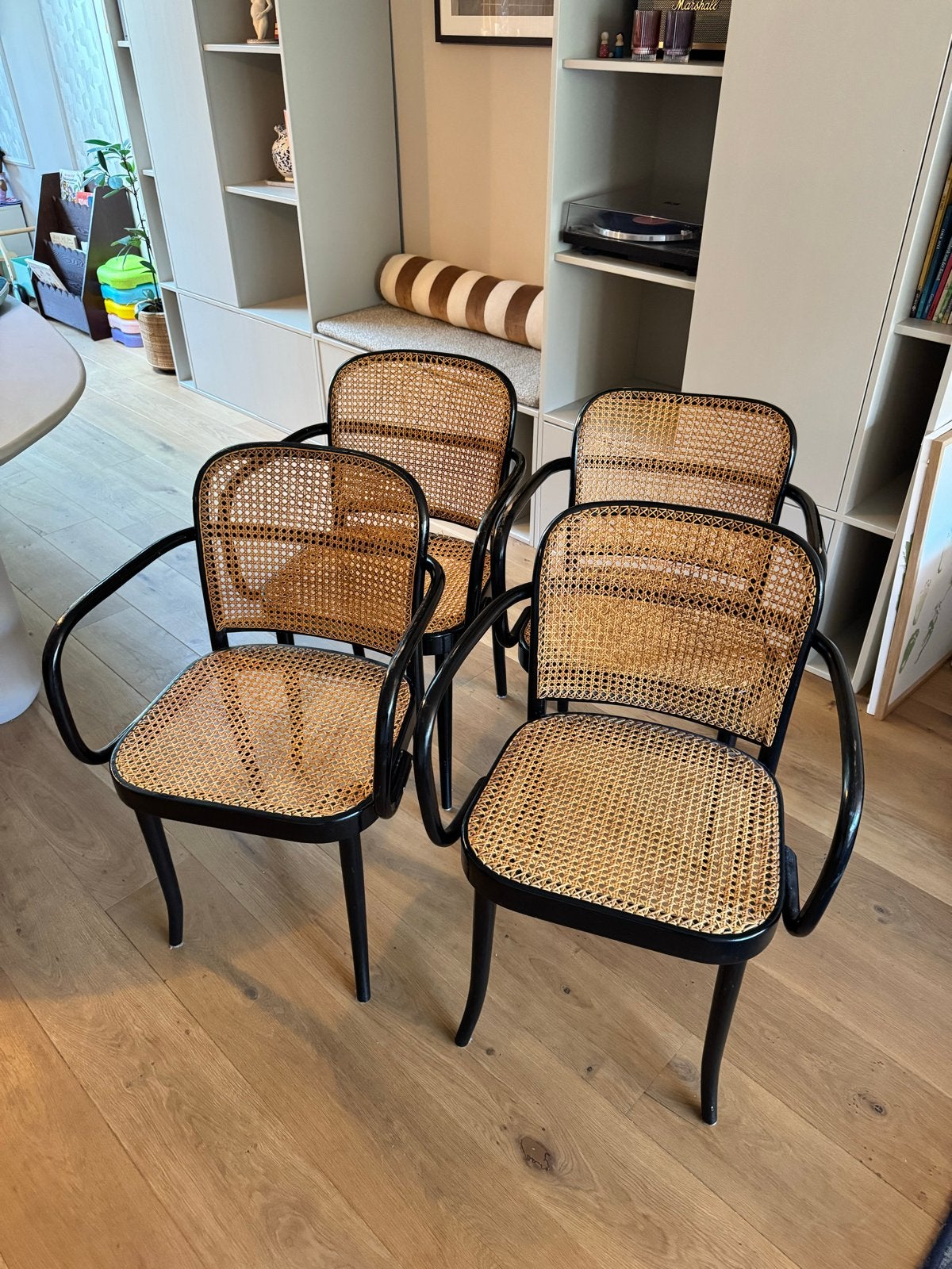 4 Thonet Ligna stoelen + onderdelen voor 5e stoel, Ophalen
