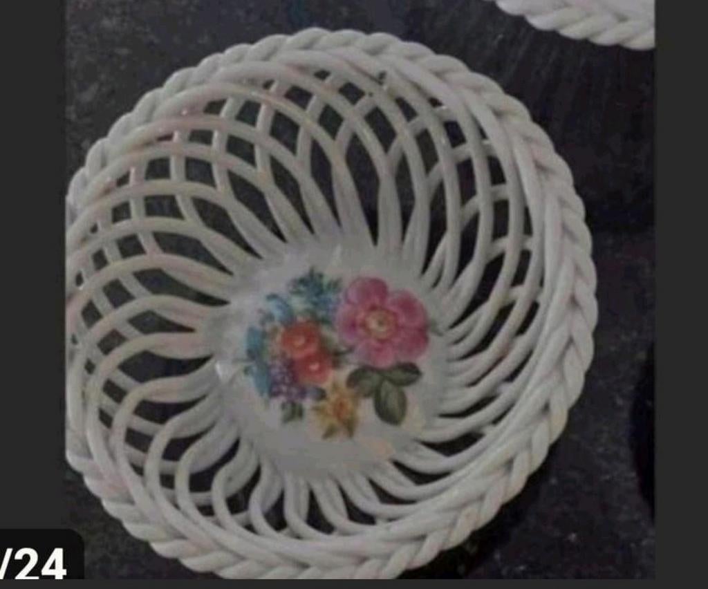 Drie Herend schaaltje en een grooten schaal, Ophalen of Verzenden