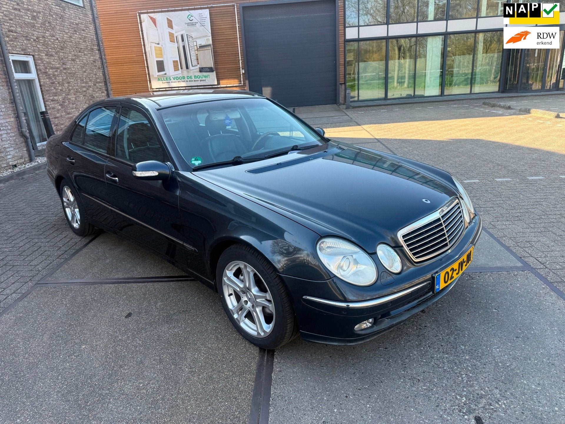 Mercedes-Benz E-klasse 320 Avantgarde ))) AUTOMAAT ))), Automaat, Achterwielaandrijving, Gebruikt, Leder en Stof