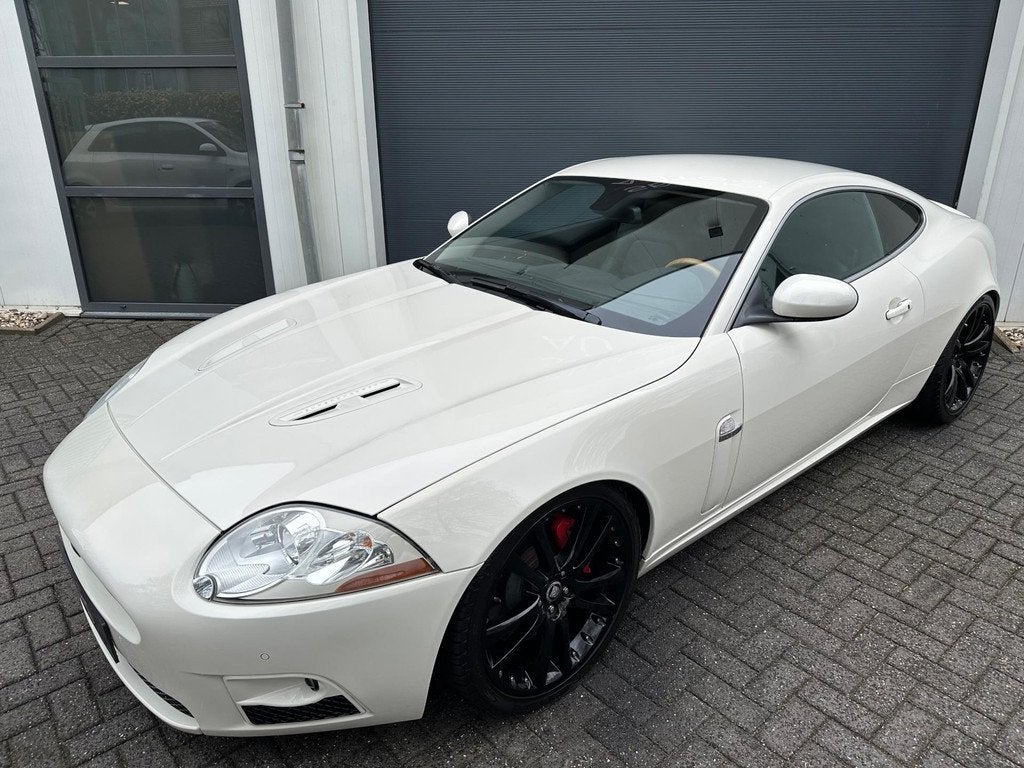 Jaguar XKR 4.2 V8 Coupé 416 Pk Supercharged Youngtimer Navi, Auto's, Jaguar, Gebruikt, Wit, Bedrijf, Automatische klimaatregeling