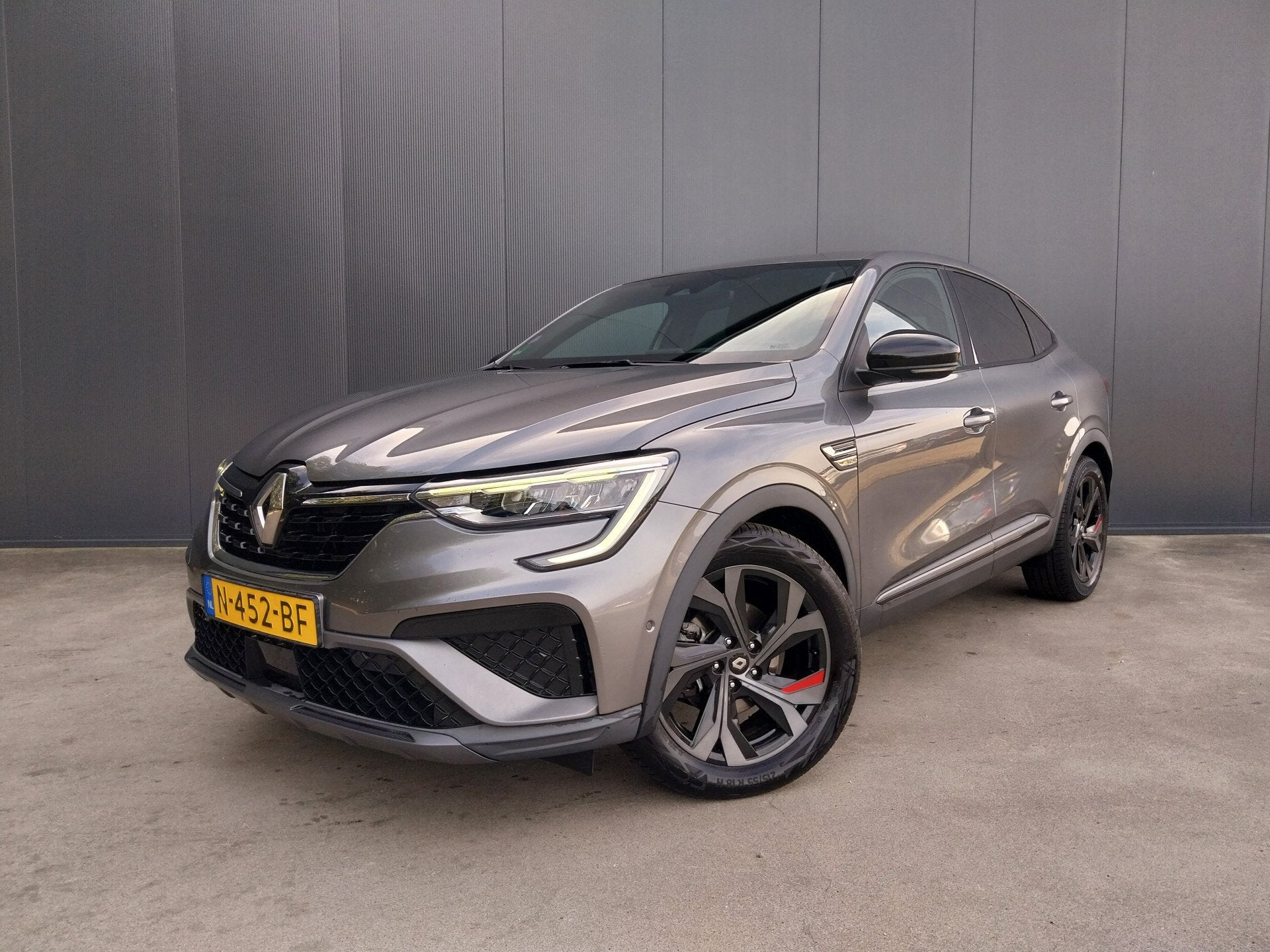 Renault Arkana 1.6 E-Tech Hybrid 145 R.S. Line 1e EIGENAAR T, Gebruikt, Euro 6, 4 cilinders, 760 kg