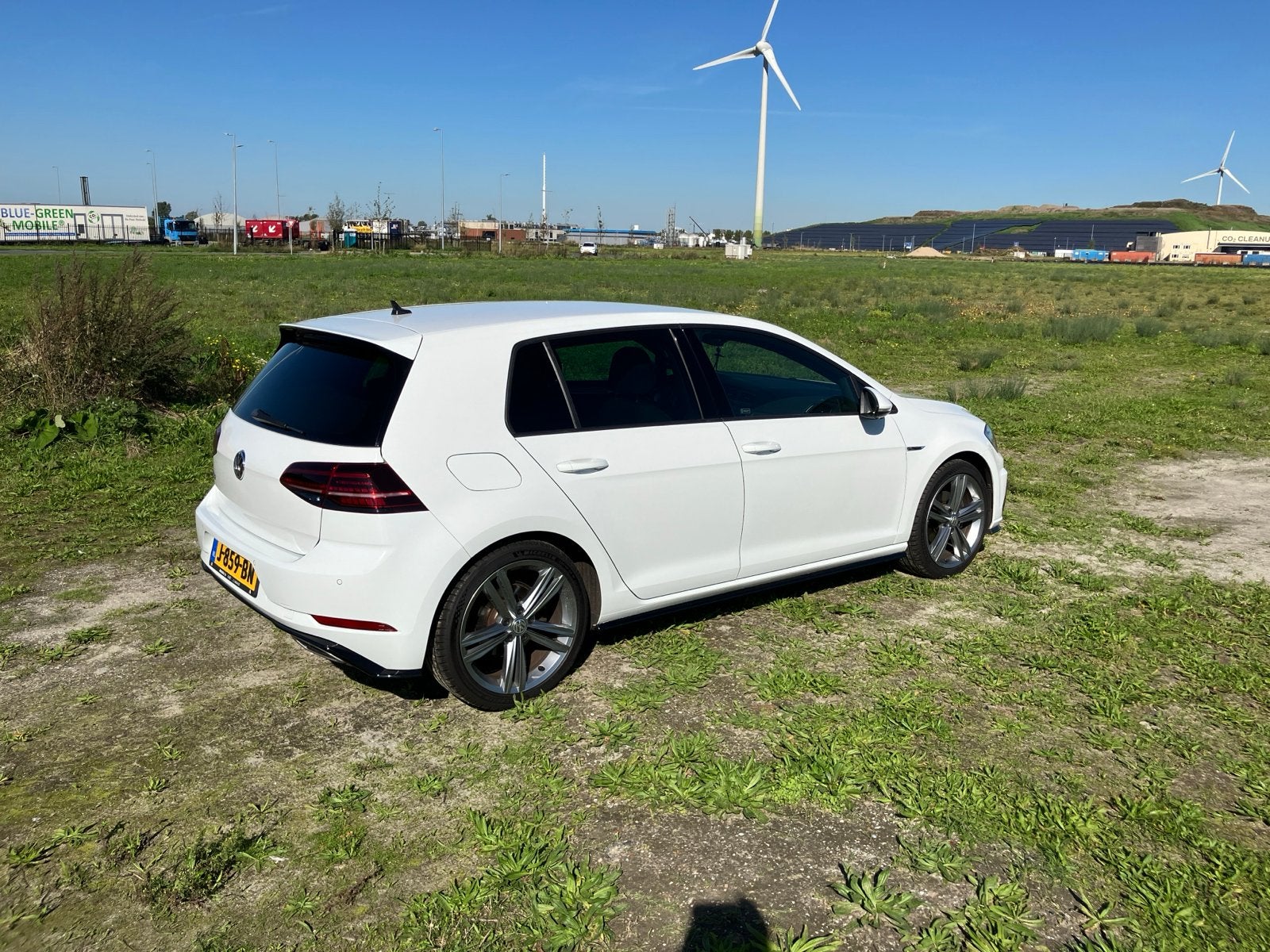 Volkswagen Golf 1.5 TSI 150pk 5D 2020 Wit R-line NL auto, Auto's, Voorwielaandrijving, 1498 cc, Zwart, 4 cilinders