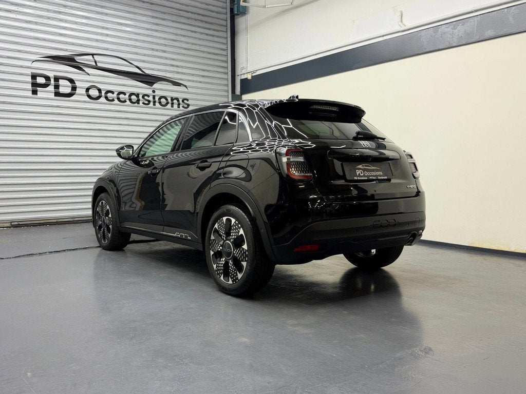 Fiat 600 1.2 Hybrid 145PK La Prima - Wit leer -Elek. Achterk, Auto's, Fiat, 145 pk, Gebruikt, 1199 cc, Zwart