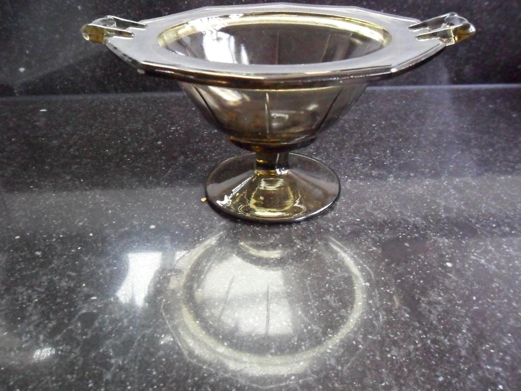 Art-deco persglas schaaltje op voet, Ophalen of Verzenden, Overige stijlen, Glas, Schaal of Schalen