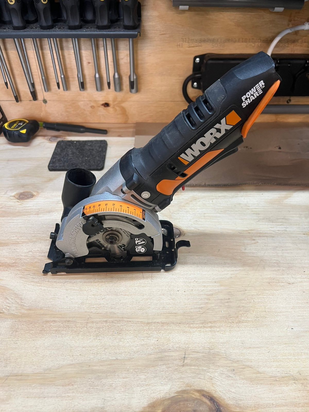 Worx accu cirkelzaagmachine zonder accu, Decoupeerzaag, Ophalen of Verzenden, Zo goed als nieuw, 30 tot 70 mm