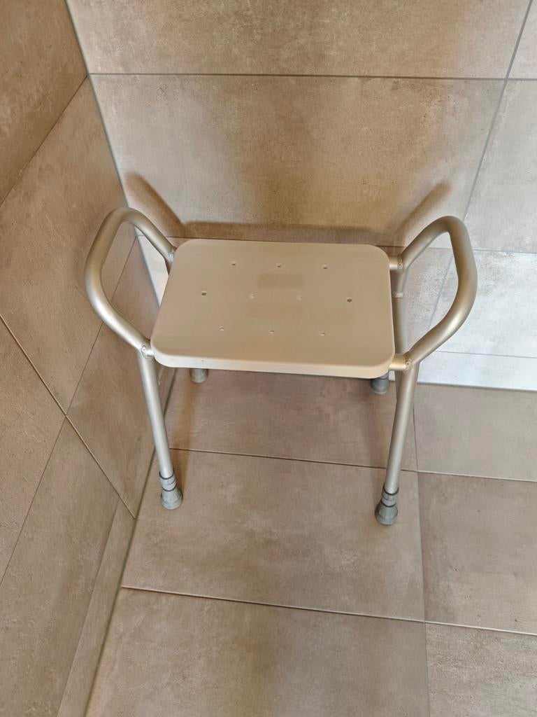 Douche kruk zgan verstelbaar, Ophalen, Zo goed als nieuw
