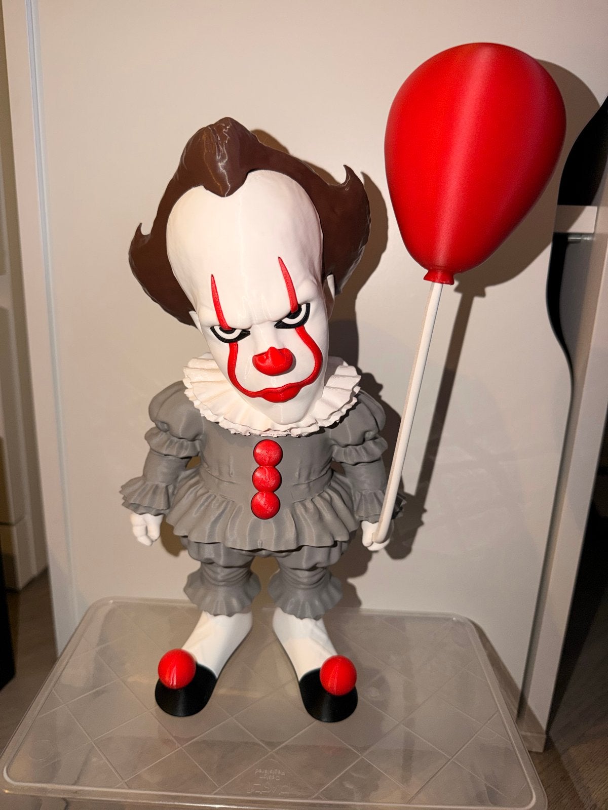 Pennywise IT Figuur met Ballon - Horror Decoratie, Ophalen of Verzenden, Zo goed als nieuw