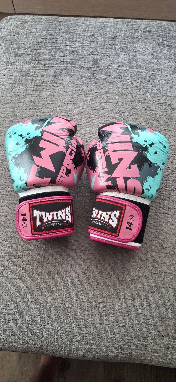 Tk: Twins Special [FBGVL3-61] ''Candy'' Boxing Gloves 14Oz, Ophalen of Verzenden, Gebruikt, Overige, Vechtsportmateriaal