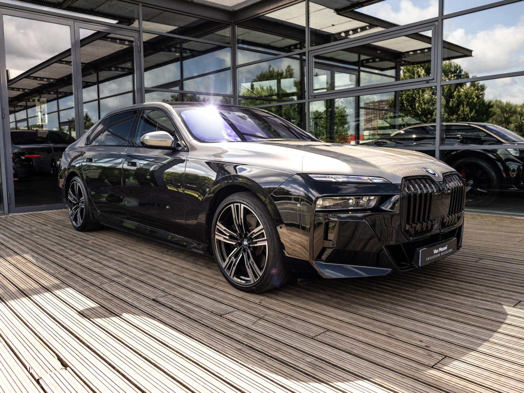 BMW i7 xDrive60 106 kWh | BMW INDIVIDUAL TWO TONE OXIDGRAU/B, Auto's, 12 maanden, Gebruikt, Zwart, 624 km