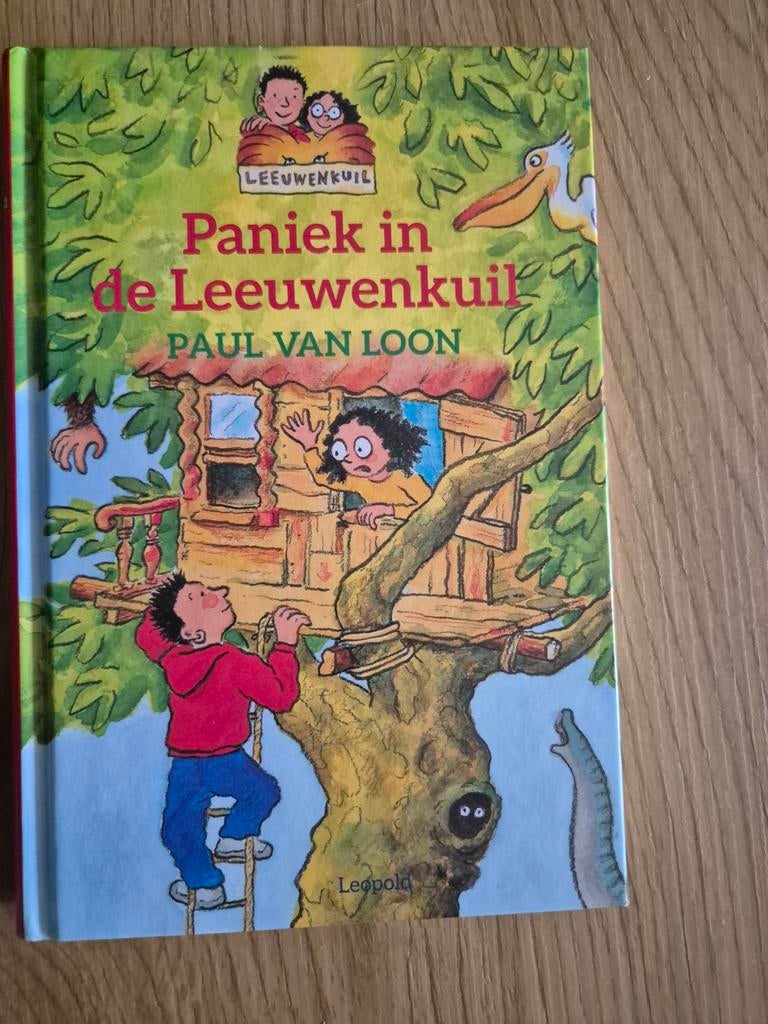 Paniek in de leeuwenkuil, Ophalen of Verzenden, Zo goed als nieuw, Fictie algemeen