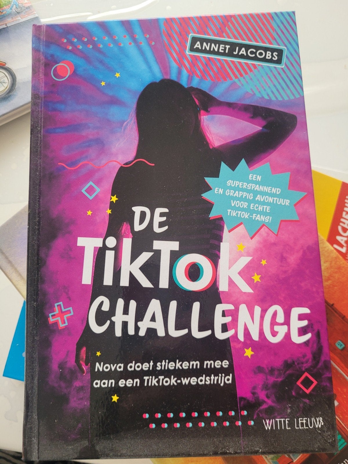 De TikTok Challenge - Spannend boek voor TikTok-fans!, Ophalen of Verzenden, Zo goed als nieuw, Annet Jacobs, Fictie