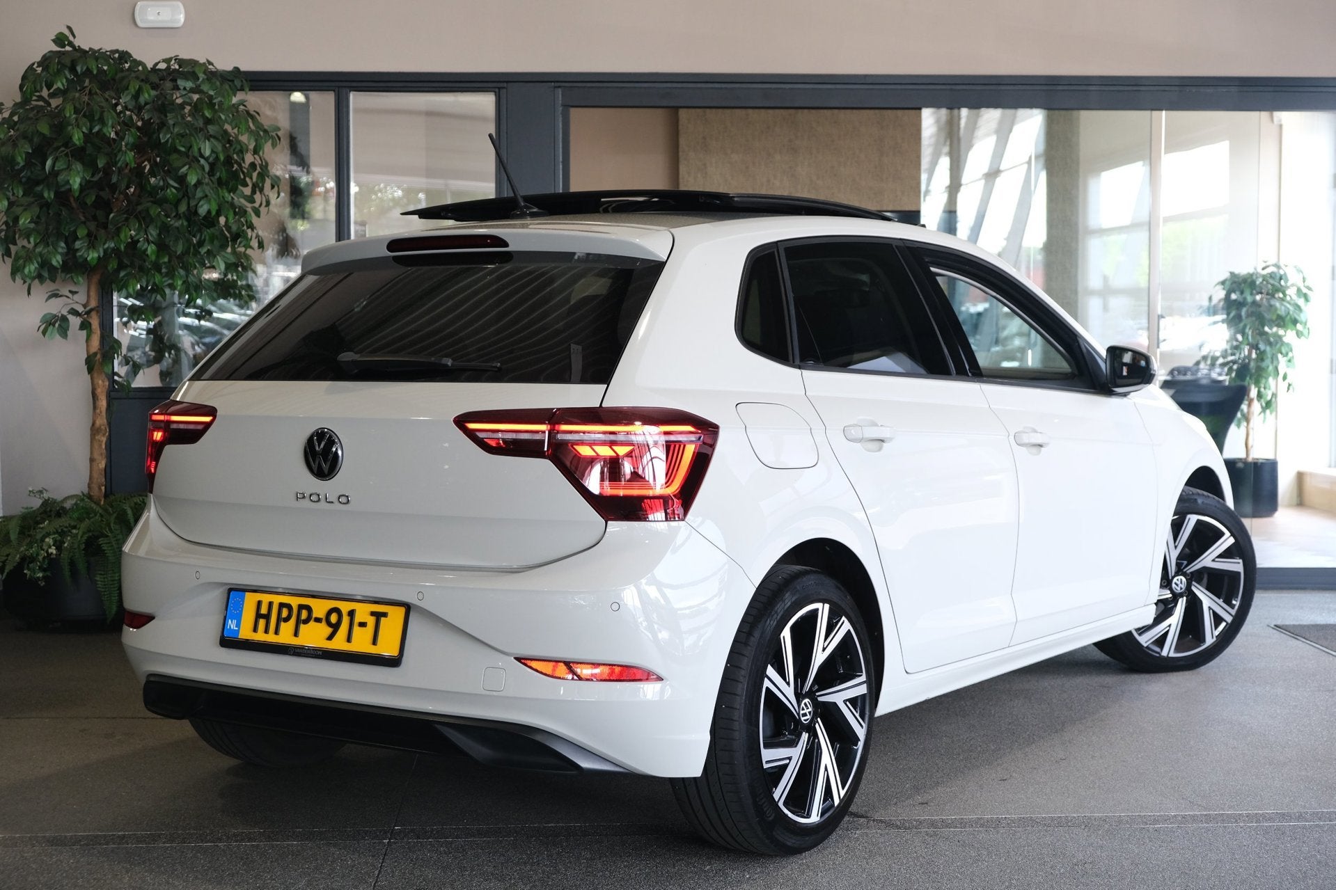 Volkswagen Polo 1.0 TSI Style Facelift Ascot Pano Navi Virtu, Voorwielaandrijving, Gebruikt, Zwart, 1072 kg
