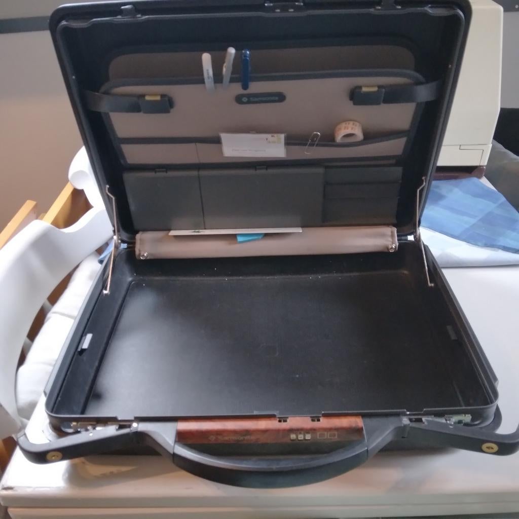 Diplomatenkoffer in goede staat met sluitcode, Gebruikt, 50 tot 60 cm, Hard kunststof, Slot