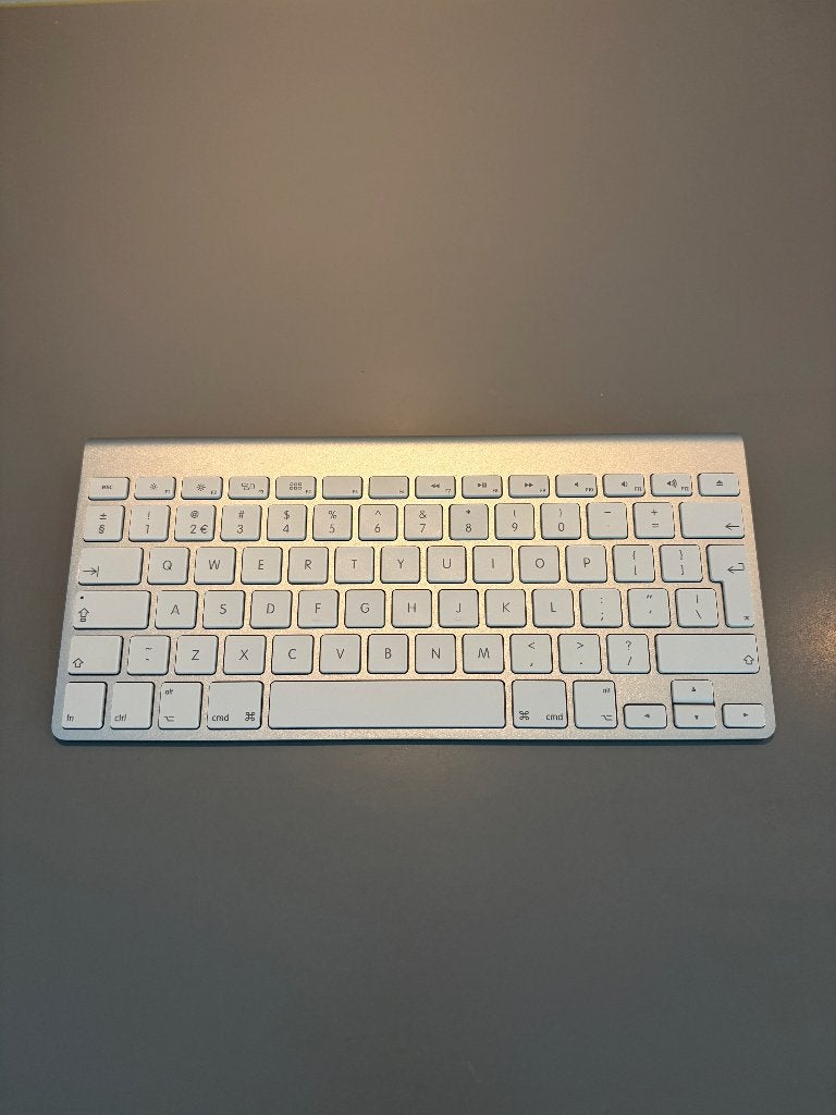 Apple Wireless Keyboard A1314 QWERTY, Gebruikt, Multimediatoetsen, Ophalen of Verzenden, Draadloos