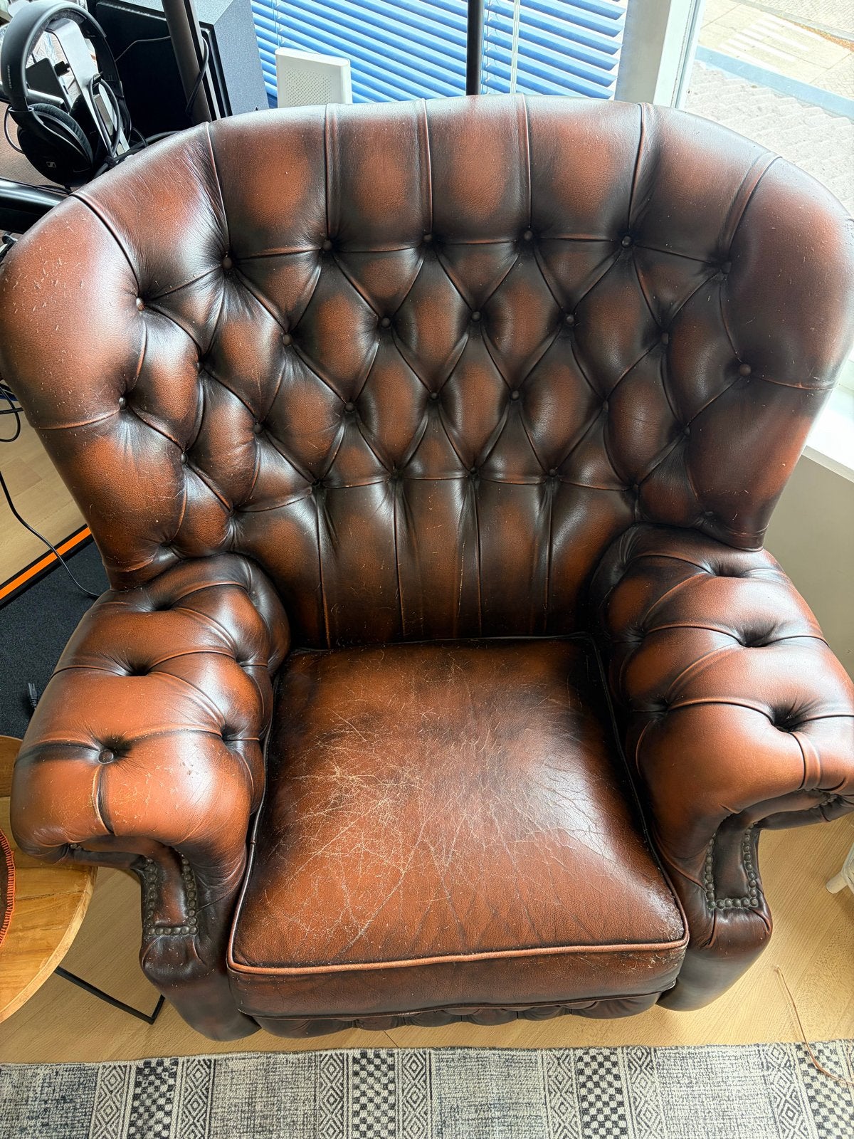 Vintage Chesterfield look fauteuil - Echt leer, Gebruikt, Ophalen of Verzenden, 50 tot 75 cm, Leer
