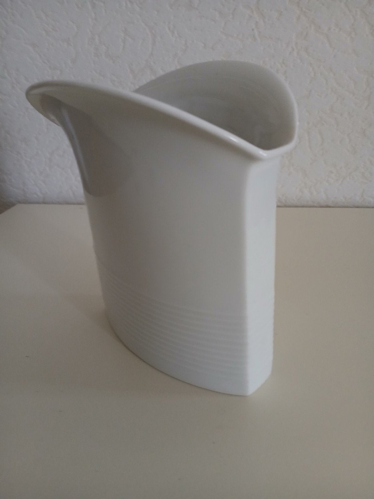 Design vaas porselein, Ophalen of Verzenden, Zo goed als nieuw, Wit, Overige materialen