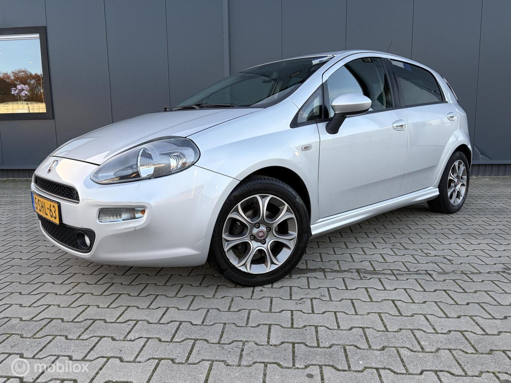 Fiat Punto Evo 0.9 TwinAir Lounge Airco Trekhaak 1ste Eigena, Auto's, Voorwielaandrijving, 86 pk, Gebruikt, Zwart
