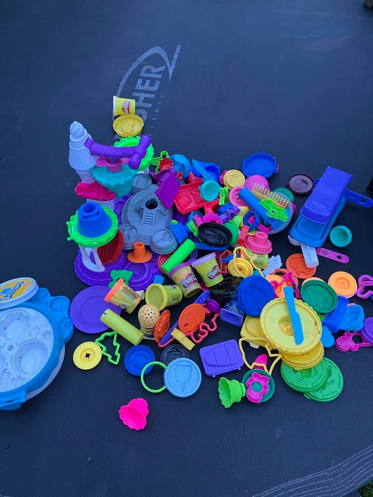 Play-Doh Fun Factory en Grote Set Klei Accessoires, Ophalen of Verzenden, Gebruikt, Jongen of Meisje