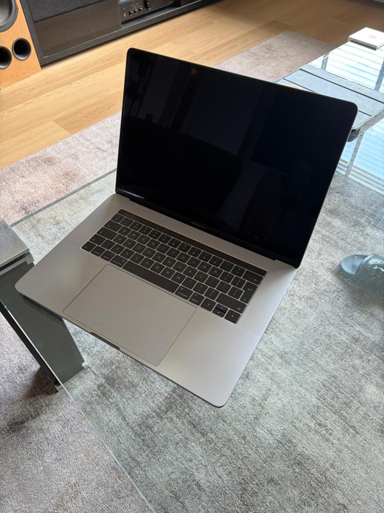 Macbook Pro 2015 // 15 inch // 16GB // 256GB, Computers en Software, Apple Macbooks, 2 tot 3 Ghz, 15 inch, Zo goed als nieuw, Ophalen