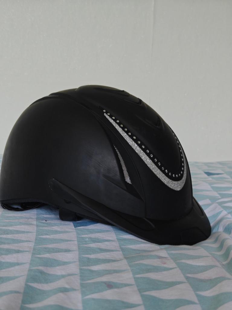 Mooie nieuwe Harry horse cap met strass teentjes, Dieren en Toebehoren, Ophalen, Zo goed als nieuw, Overige soorten