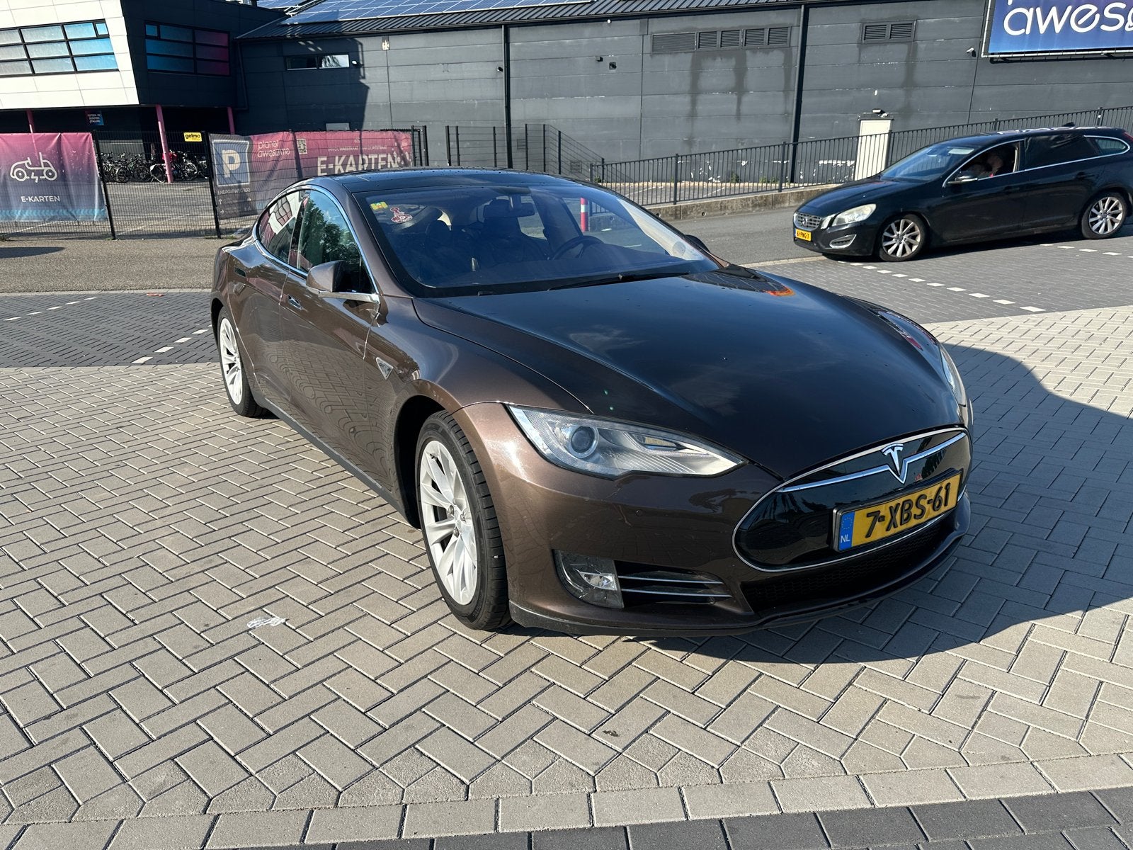 Tesla Model S 2014 Bruin | free supercharge | coolant del, Auto's, Tesla, Particulier, Model S, Achteruitrijcamera, Airbags, Airconditioning