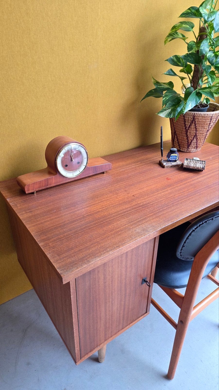 Vintage retro bureau desk met lades en opbergruimte, Gebruikt, Vintage, Ophalen of Verzenden, Nvt