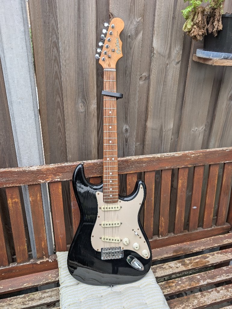 Caliber electrische gitaar Stratocaster model-zwart, Ophalen of Verzenden, Gebruikt, Solid body, Overige merken