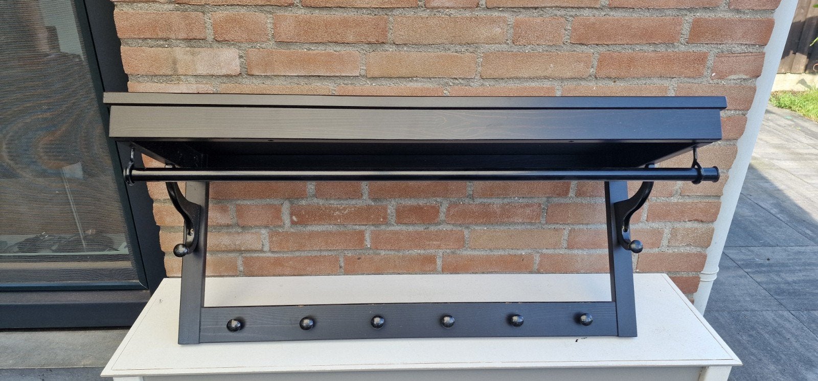 Zwarte wandkapstok met hoedenplank en roede, Gebruikt, Minder dan 100 cm, Hout, Ophalen