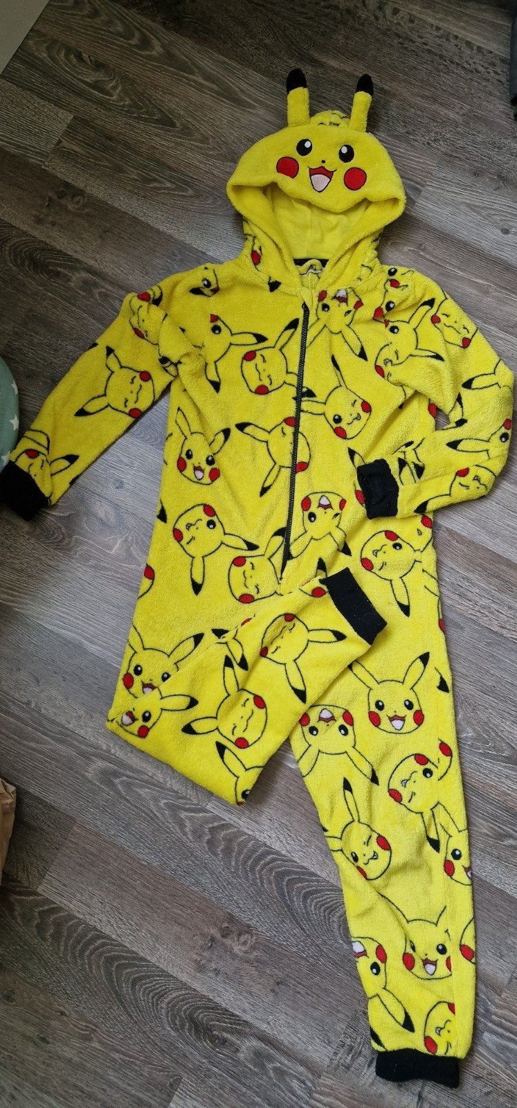 Pokemon Pikachu Onesie - Maat 140, Ophalen of Verzenden, Gebruikt, Jongen of Meisje, Nacht- of Onderkleding
