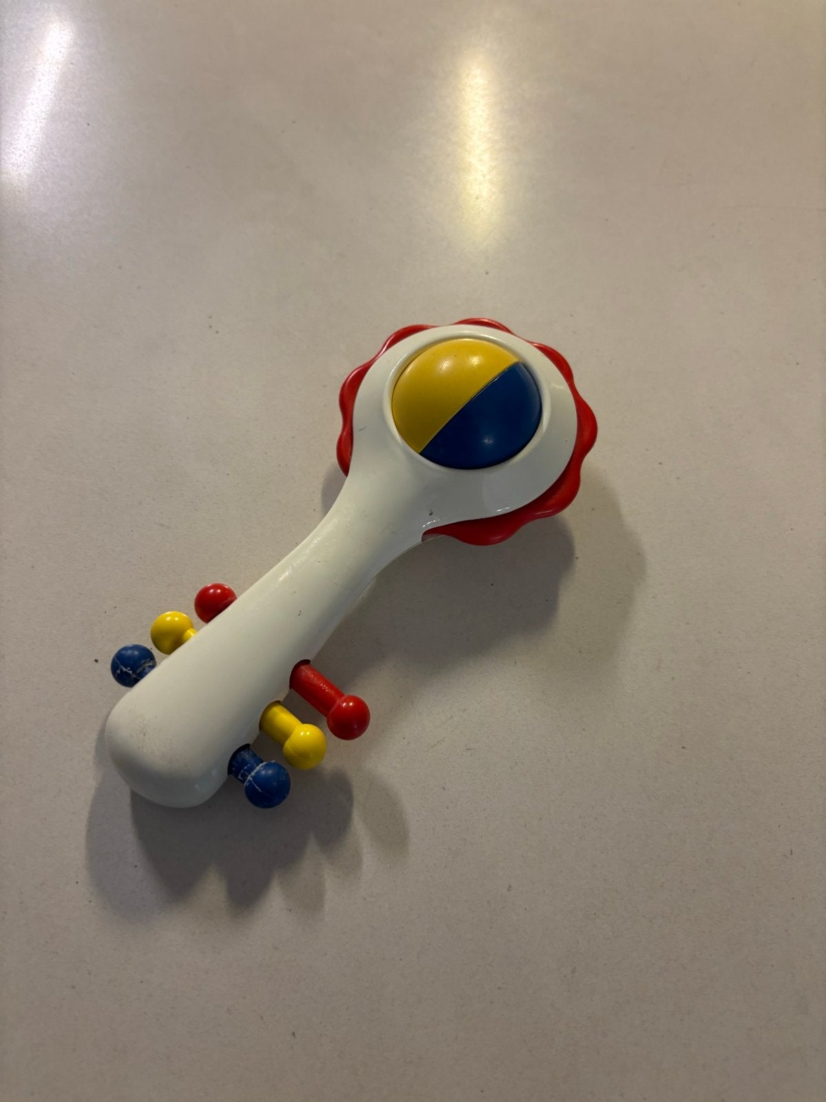 Ambi toys Kleurrijke rammelaar met geluid voor baby's!, Ophalen of Verzenden, Gebruikt, Rammelaar, Met geluid