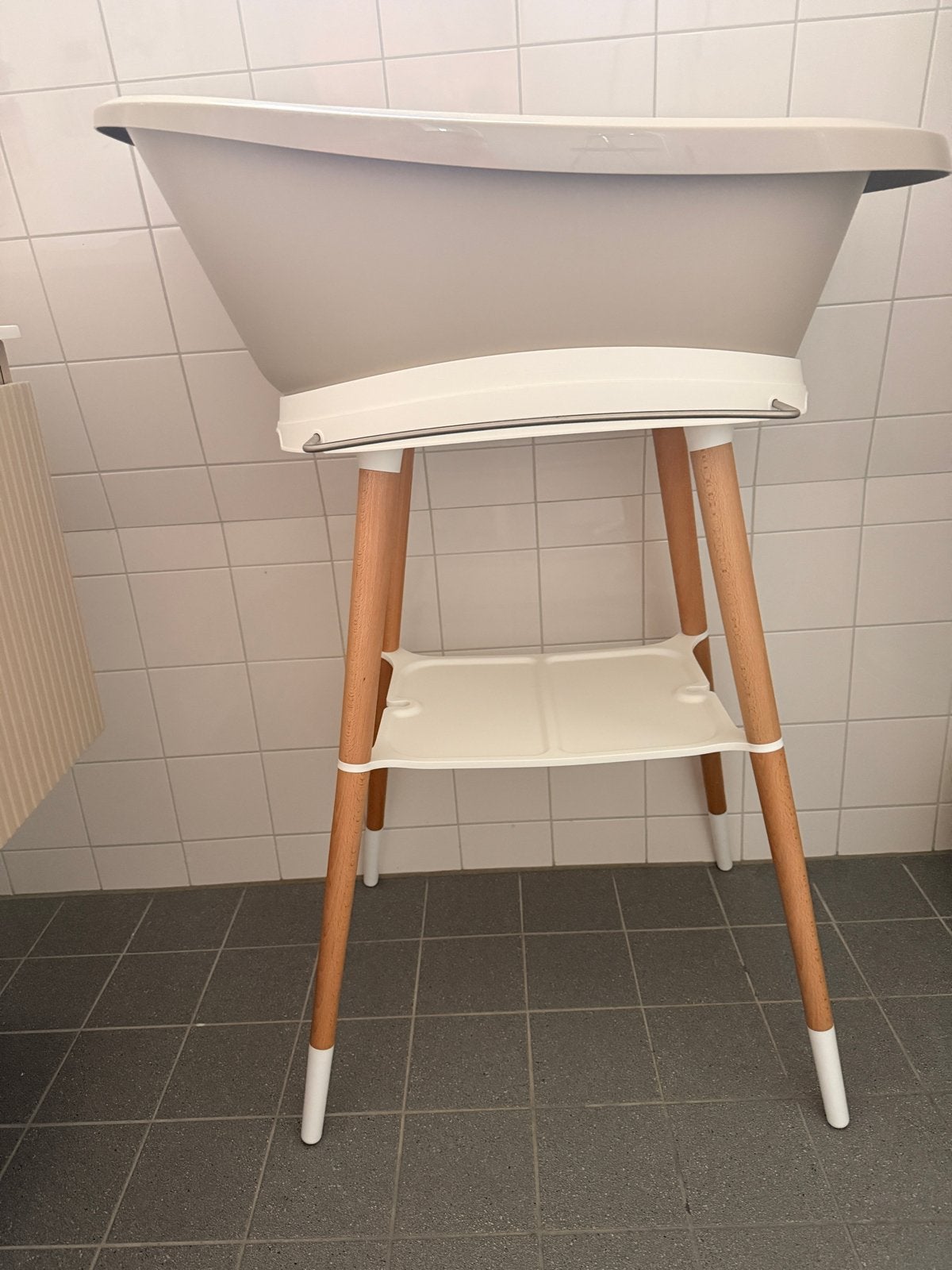 Babybadje met standaard - Zo goed als nieuw, Kinderen en Baby's, Ophalen, Zo goed als nieuw, Badje