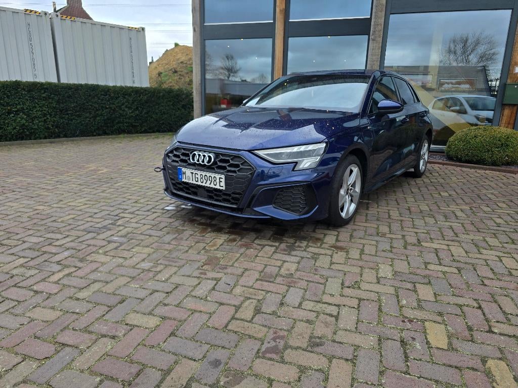 Audi a3 45tfsi e bj 2022 schade defect, Auto diversen, Schadeauto's, Audi, Automaat, Hybride Elektrisch/Benzine, Hatchback, Blauw