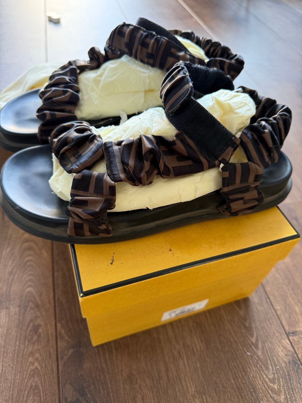 Fendi FF-motief Sandalen maat 39, Ophalen of Verzenden, Zo goed als nieuw, Bruin, Sandalen of Muiltjes