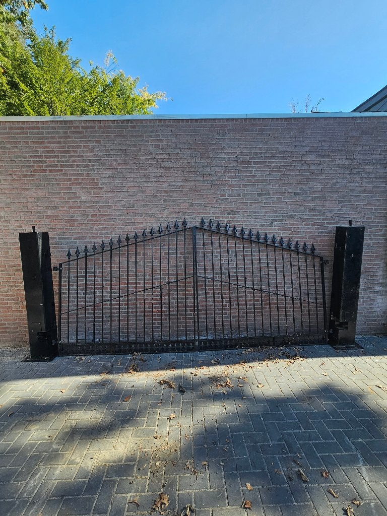 Zwarte dubbele sierpoort – metalen poort – zonder motor, Ophalen, Met poort, Gebruikt, Sierhekwerk